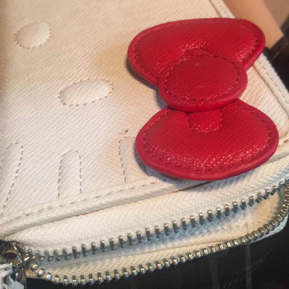 Defective Hello! Kitty White Wallet - Picture 7 of 7